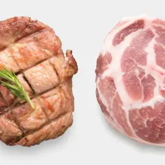 Zwei Schweinefleischstücke: eines roh mit Marmorierung, das andere gegrillt mit Rosmarin. Ist Schweinefleisch ungesund?
