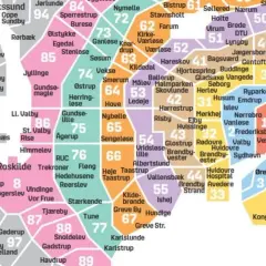 Mapa stacji metra w Kopenhadze z zaznaczonymi strefami i numerami linii.