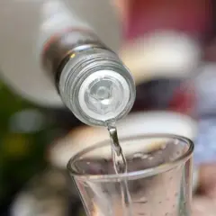 Czy wódka pomaga na przeziębienie? Prawda o alkoholu i zdrowiu