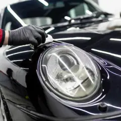 Jak nałożyć wosk na samochód, aby uzyskać idealny połysk bez błędów