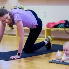 Kiedy wrócić do ćwiczeń po porodzie? Kluczowe zasady i porady dla mam