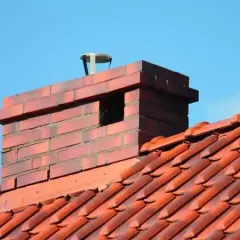 Ile kosztuje szlamowanie komina? Sprawdź, co wpłynie na cenę