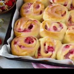 Drożdże w mniej niż godzinę? Szybkie przepisy na słodko i słono!