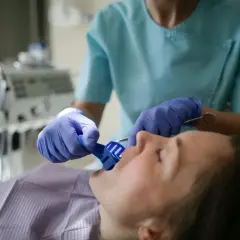 Bezbolesne leczenie zębów: Czy strach przed dentystą to przeszłość?