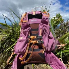Firma Osprey to synonim jakości w outdoorze. Ten fioletowy plecak z systemem Airscape gotowy na górską przygodę.