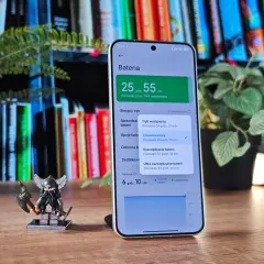 Jak sprawdzić kondycję baterii Xiaomi? Na ekranie telefonu widać menu "Bateria" z informacją o pozostałym czasie i poziomie naładowania.