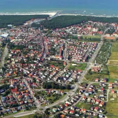 Łeba ile mieszkańców - zaskakujące dane o populacji i sezonowych zmianach
