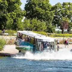 Ocean Bus i Stockholm kör ner i vattnet. Många glada passagerare ombord. Läs recensioner för en oförglömlig upplevelse!