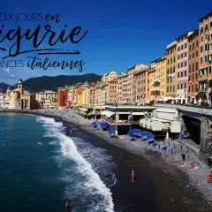 La Ligurie, une destination idéale pour visiter la Ligurie en voiture. Plage de galets, maisons colorées et mer bleue.