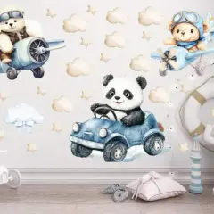 Urocze naklejki na ścianę: panda za kierownicą, misie w samolotach, astronauta i chmurki.
