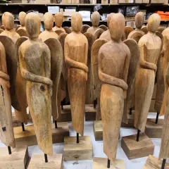 Holzengel Skulptur kaufen: Stile, Holzarten & Pflege-Tipps