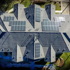 Jak działa elektrownia słoneczna? Od paneli po net-billing!