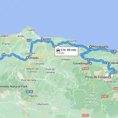 Itinéraire en camping-car à travers la Cantabrie et les Asturies, passant par Oviedo, Gijón, Picos de Europa et le parc naturel de Somiedo.