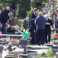 Kaczyński na cmentarzu: kiedy, dlaczego i co wywołało burzę?
