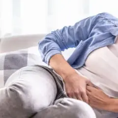 Ból jelit: Szybka ulga, przyczyny i kiedy do lekarza? Poradnik