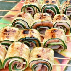 Szybki przepis na cukinię na grillu, która zachwyci Twoich gości