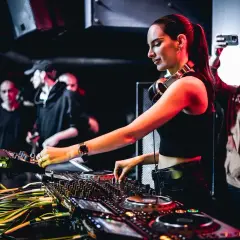 Jak znaleźć pracę jako DJ i uniknąć najczęstszych błędów