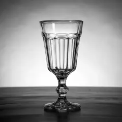 Elegancki kieliszek do wódki degustacyjny, a nie zwykły shot. Jak dobrać odpowiedni?