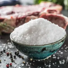 Ile soli na kg mięsa wieprzowego? Sprawdź, aby uniknąć błędów w peklowaniu