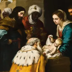 Obraz trzech króli przy żłóbku. Mędrcy w bogatych szatach składają dary Dzieciątku Jezus, któremu towarzyszy Maryja.