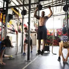WOD CrossFit: Co to jest i jak zacząć? Twój pierwszy trening!