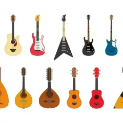 Różnorodne instrumenty strunowe: gitary akustyczne, elektryczne, basowe, banjo, lutnia, mandolina, balalajka.