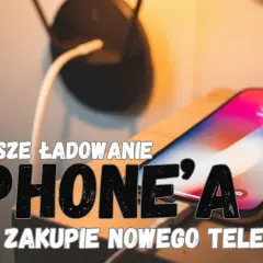 Ile powinno trwać pierwsze ładowanie telefonu iPhone po zakupie? Na zdjęciu widać nowy iPhone podłączony do ładowarki.