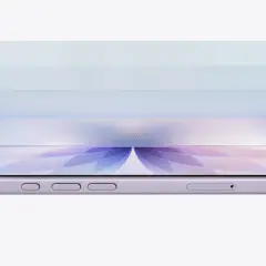 Warstwowa folia ochronna na ekran iPhone'a. Dowiedz się, jak wyczyścić iPhone, aby idealnie ją zaaplikować.
