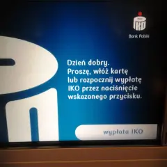 Ekran bankomatu PKO BP z logo i napisem "wypłata IKO". Można tu rozpocząć wypłatę euro w oddziale.