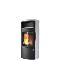 Moderner Kaminofen Hark 44 GT EcoPlus mit sichtbarem Feuer und silber-schwarzem Design.