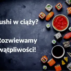 Sushi w ciąży? Rozwiewamy wątpliwości! Apetyczne rolki sushi, sos sojowy, wasabi i marynowany imbir na ciemnym tle.