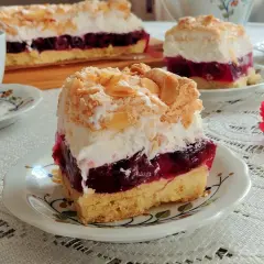Jak wyczarować puszystą wiśniową chmurkę na biszkopcie? Rady