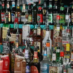 Ile kosztuje 500 ml wódki? Ceny różnych marek, które zaskoczą