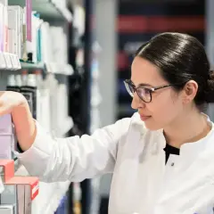 Błąd w nazwisku na recepcie? Apteka wyda lek! Co może farmaceuta?
