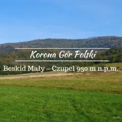 Beskid Mały – Czupel 930 m n.p.m., jeden z szczytów Korony Gór Polski, otoczony zielonymi łąkami i lasami.