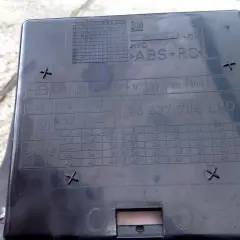 Schemat bezpieczników Opel Astra G, numer 24 437 704 LHD.