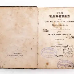 Strona tytułowa "Pana Tadeusza" Adama Mickiewicza, wydanego w 1834 roku w Poznaniu. To właśnie tam, gdzie został napisany Pan Tadeusz, dzieło to ujrzało światło dzienne.
