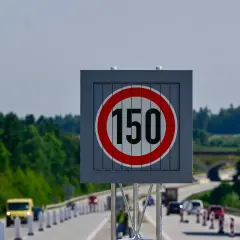 Autostrady Czechy: 130 czy 150 km/h? Nowe limity i mandaty