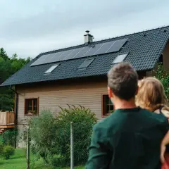 Do czego służy bezpiecznik? Zrozum, jak chroni Twój dom i PV