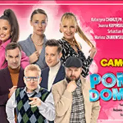 Plakat teatralny z grupą aktorów w stylizowanych strojach, w centrum napis "POMOC DOMOWA".