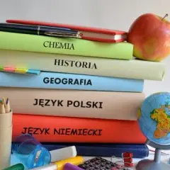 Podręczniki szkolne: jak wybrać najlepsze dla Twojego dziecka?