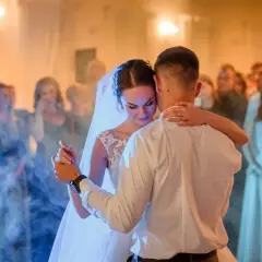 Czy na L4 można iść na wesele? Sprawdź, co musisz wiedzieć