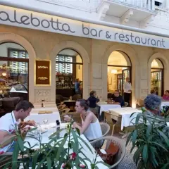 Trogir: Gdzie zjeść? Najlepsze restauracje i lokalne smaki!