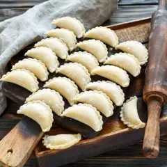 Przepis na dobre ciasto na pierogi ruskie, które zawsze się udaje
