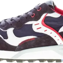 Sneakers uomo in camoscio blu navy e tessuto tecnico, con dettagli bianchi e rossi. Perfette per un look casual e sportivo.