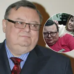 Wojciech Mann z żoną, uśmiechniętą kobietą w białym swetrze, na zdjęciu w okręgu.