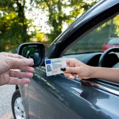 Ile tarczek musi mieć przy sobie kierowca, aby uniknąć kar?