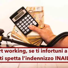 Martelletto da giudice, calcolatrice e banconote: capiamo come funziona l'infortunio sul lavoro e l'indennizzo INAIL per lo smart working.
