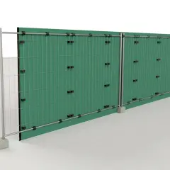 Barriera suono verde, composta da pannelli modulari con rete metallica e fissaggi neri, ancorata a blocchi di cemento.