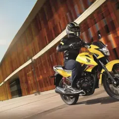 Groźne konsekwencje jazdy motorowerem bez uprawnień. Uważaj na wysokie kary!